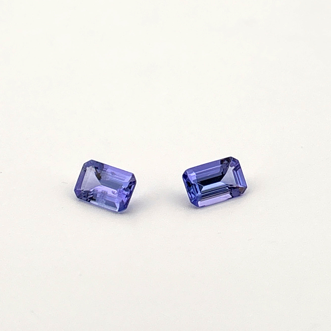 Tanzanite (emerald cut, 6x4mm)