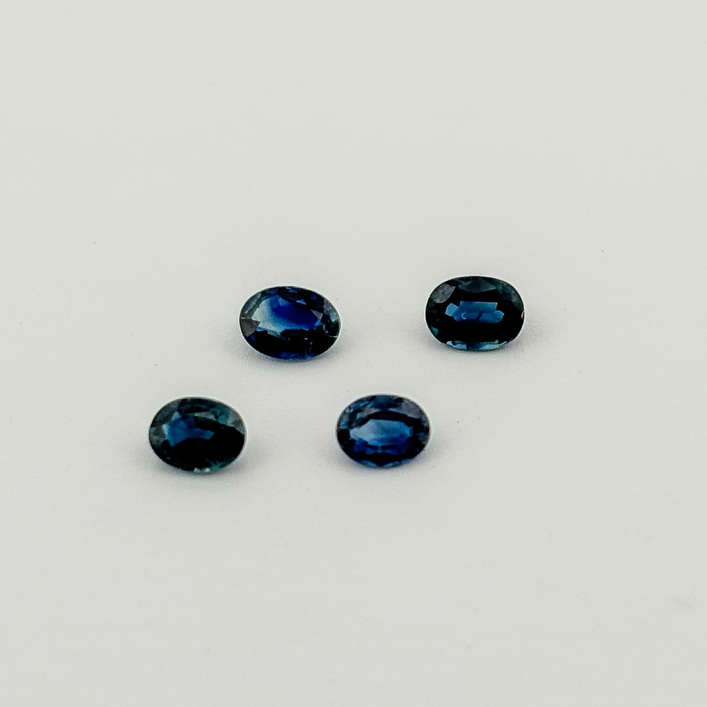 Australian Sapphire (oval cut, 3x2mm)
