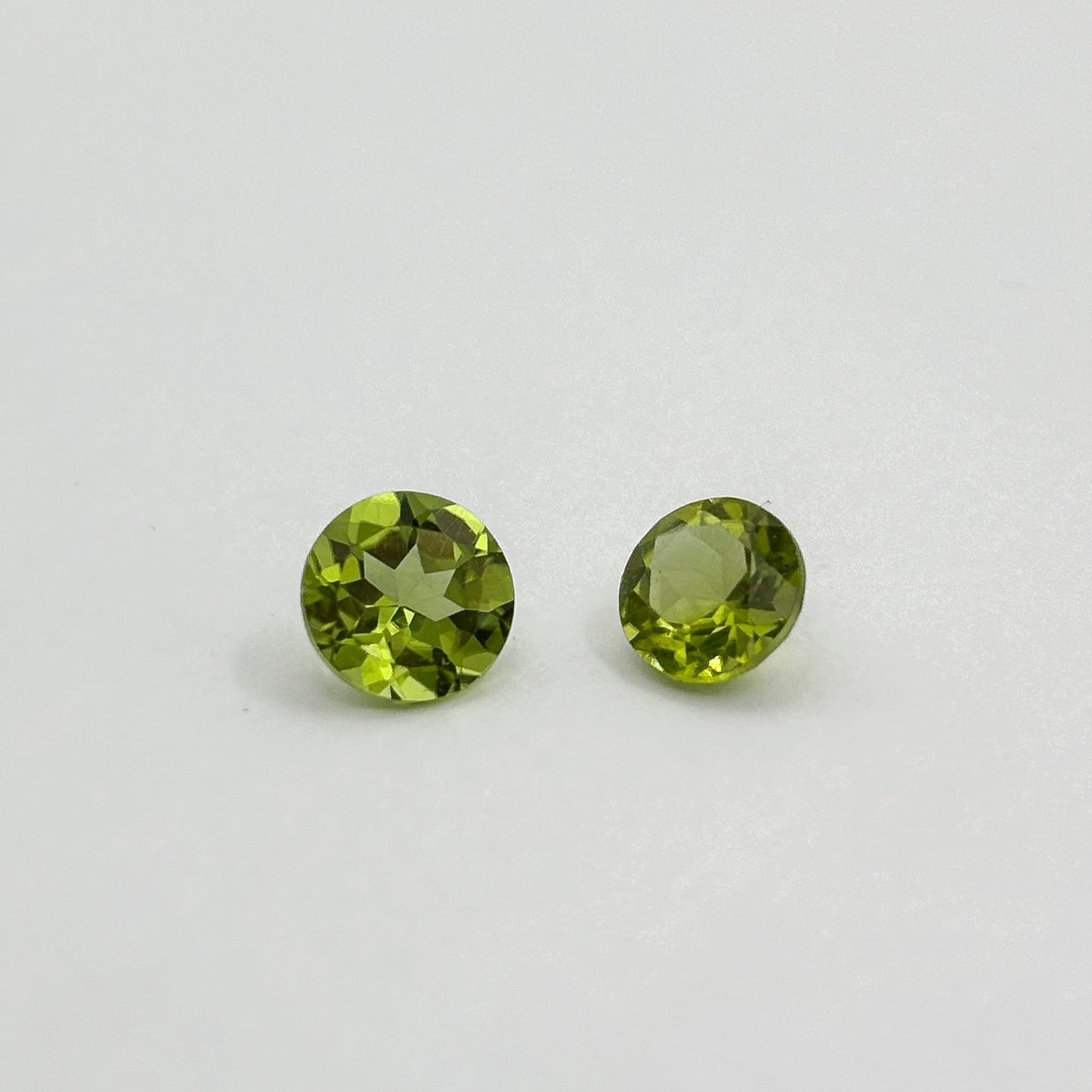Peridot (round cut, 6mm)