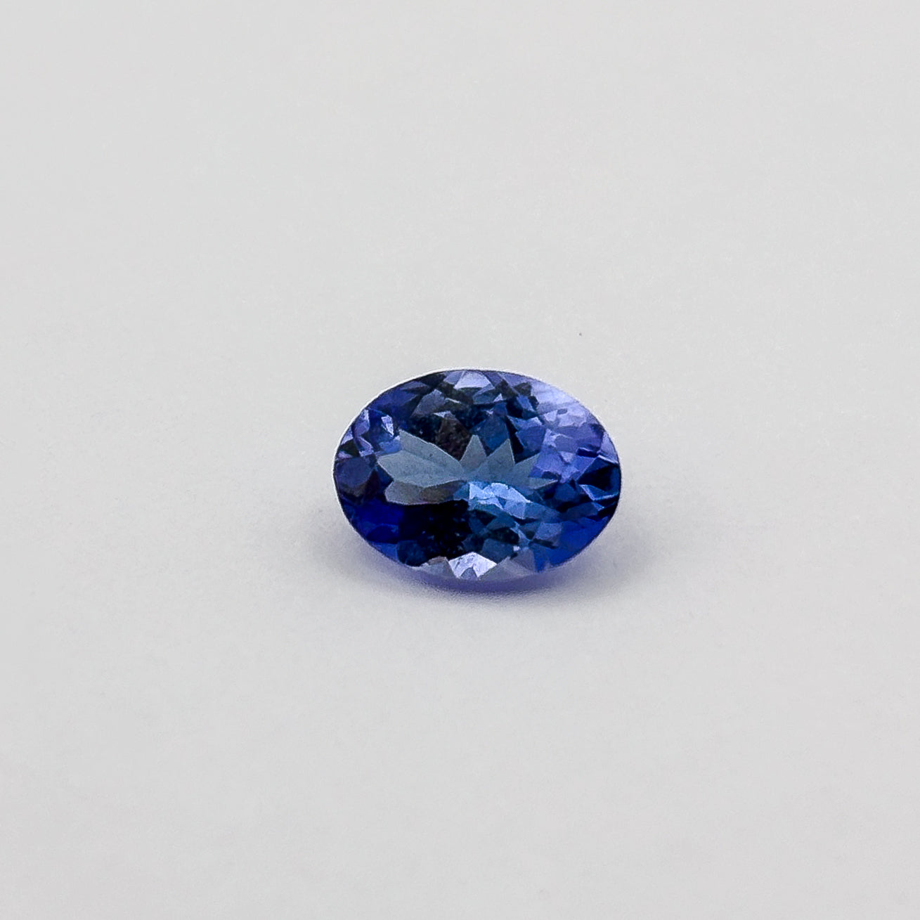 Tanzanite (oval cut, 8.3x6.3mm)