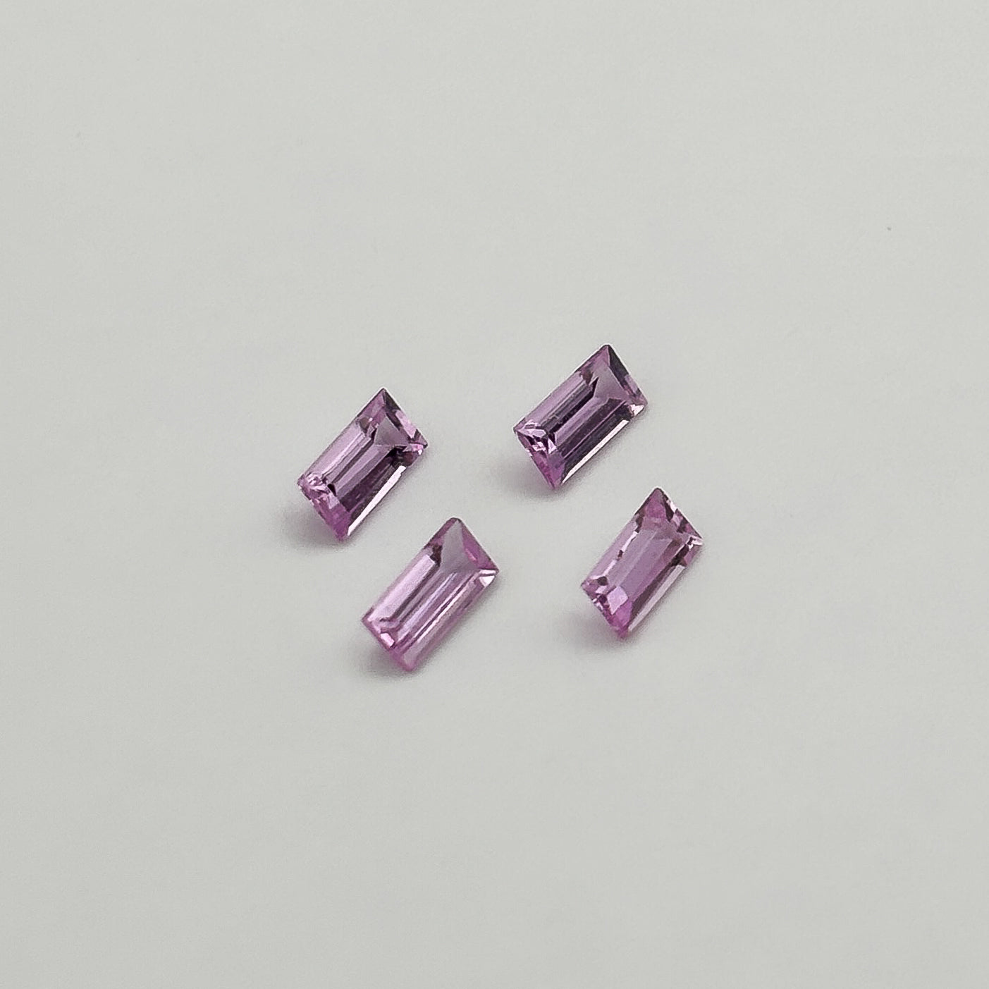Pink Sapphire (baguette cut, 4x2mm)