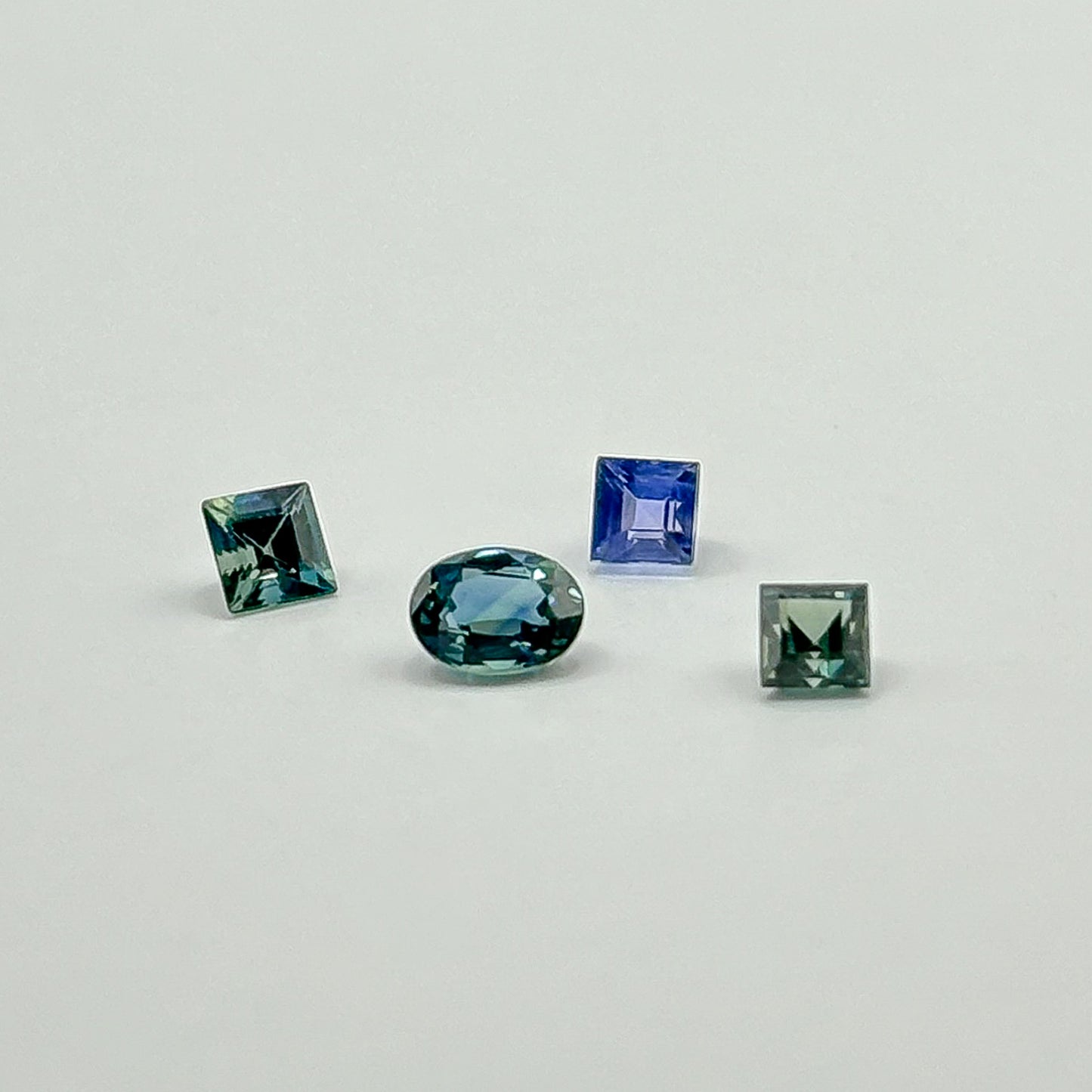 Australian Sapphire (oval cut, 3x2mm)