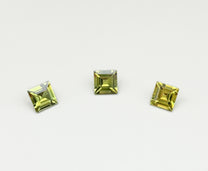 Australian Sapphire (carré claw, 4.5mm)
