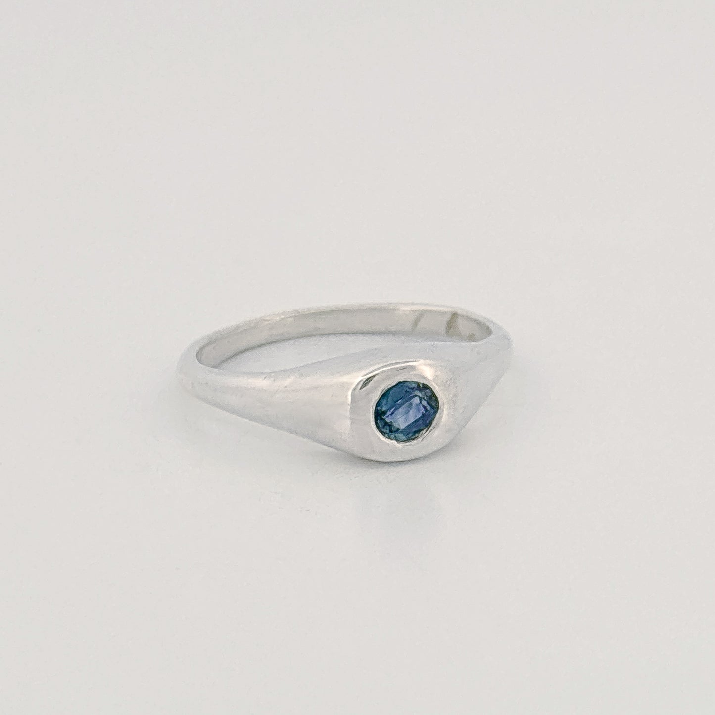 Lola Ring (sapphire)