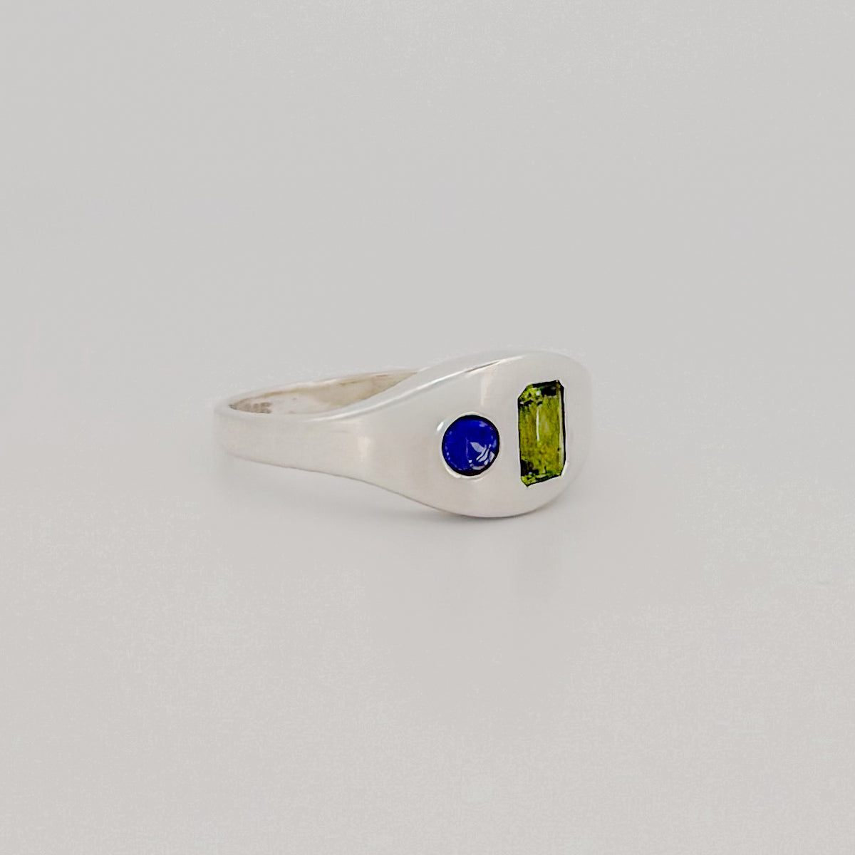 MILO signet ring in Argentium silver, set with a Ceylon sapphire and Pakistani peridot. Handmade in Melbourne by AGOVIA.