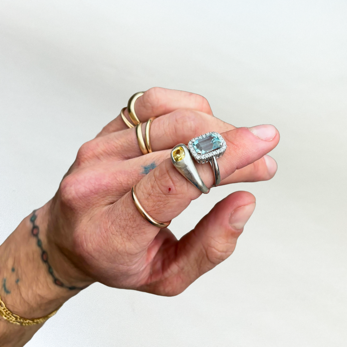 AZUL AMOR Ring set with an Afghan aquamarine and diamond halo. Available in 18ct gold or platinum. Handmade in Melbourne by AGOVIA.