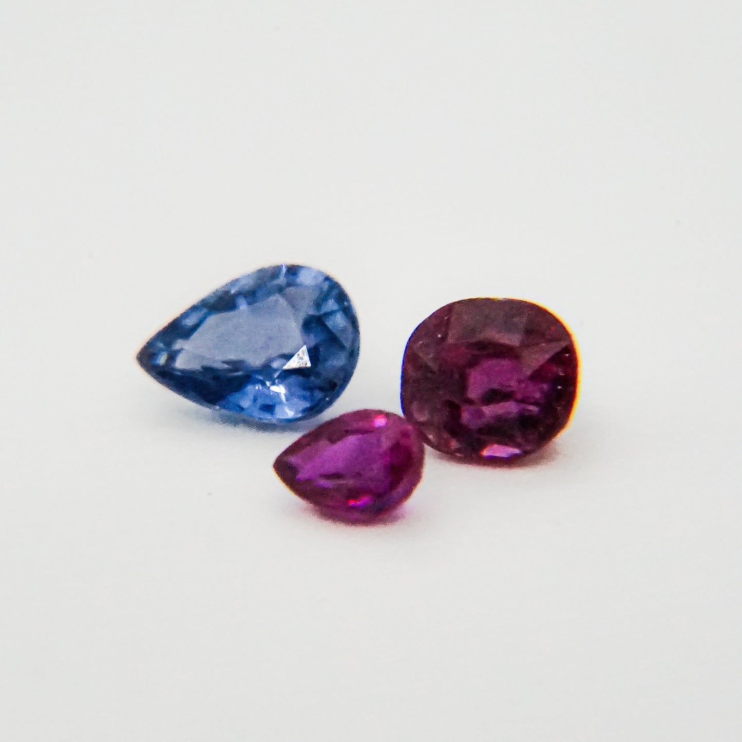 Assorted Ruby / Sapphire (pear/oval cut)