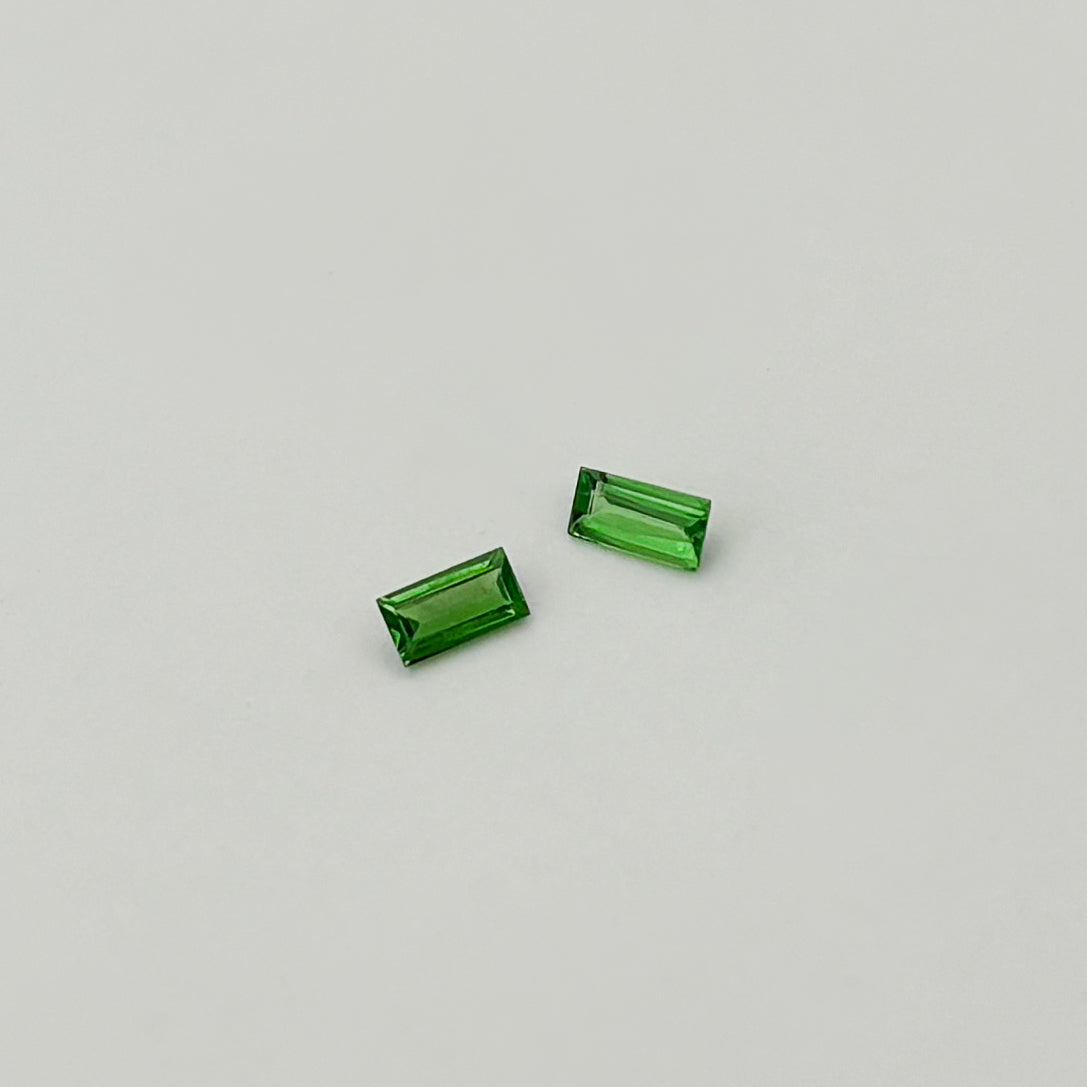 Tsavorite Garnet (baguette cut, 4x2mm)