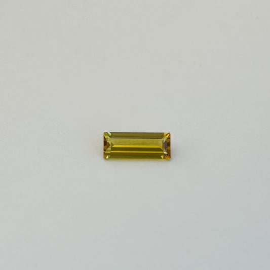 Yellow Sapphire (lab-grown, baguette cut, 10x4mm)