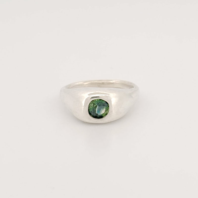 LIMING Ring in sterling silver, set with a round-cut Australian parti sapphire. Handmade in Melbourne by AGOVIA.