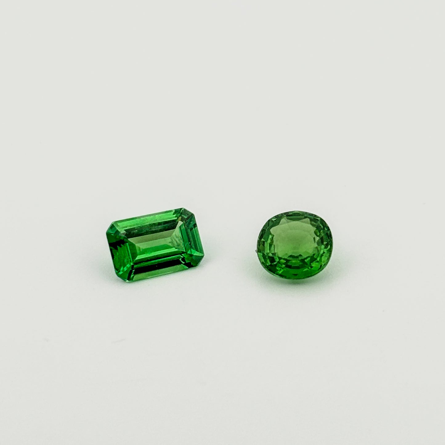 Tsavorite Garnet (emerald cut, 6x4mm)