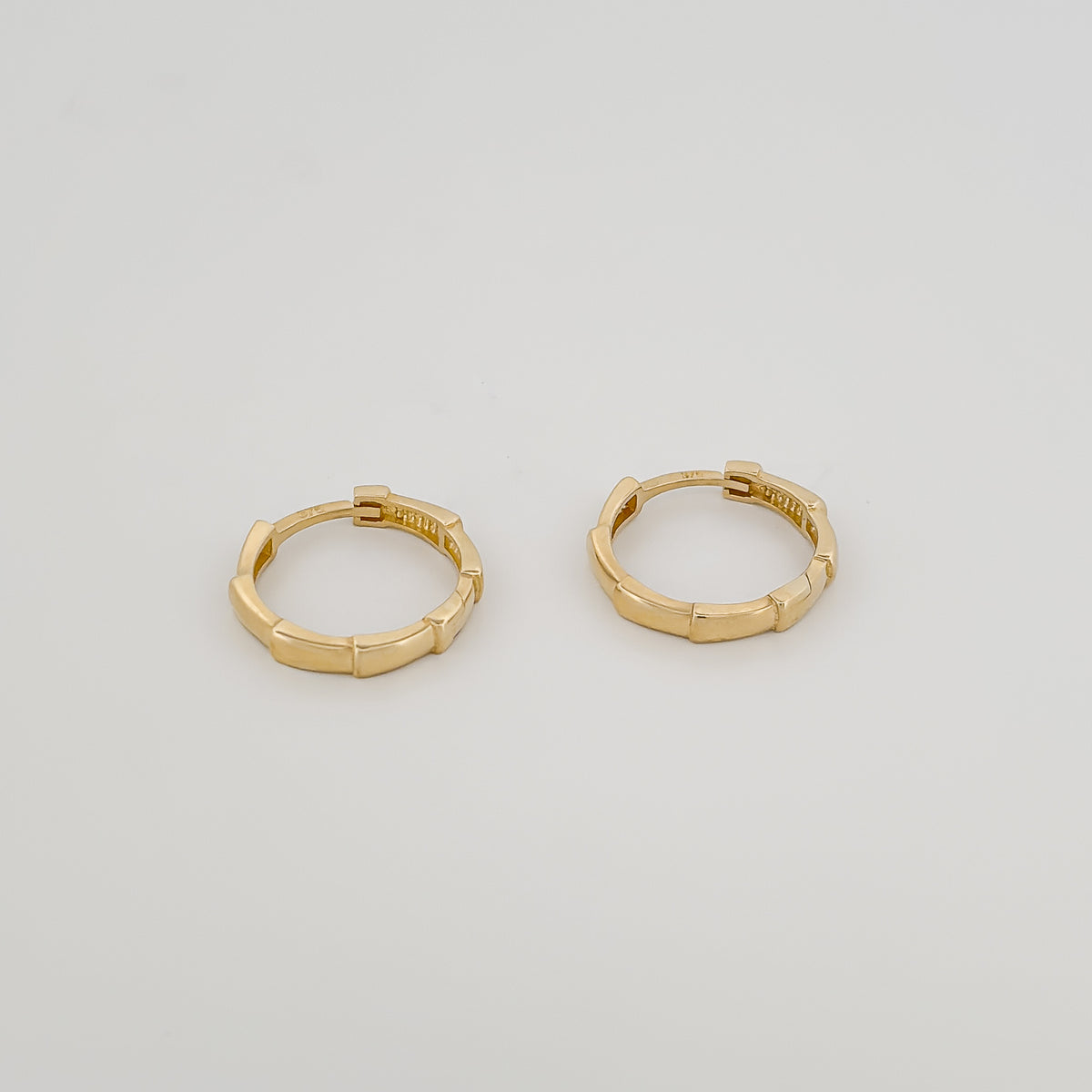 CHAGUANAS Hoops in solid 9ct or 18ct yellow gold, geometric rattan-inspired design. AGOVIA fine jewellery.