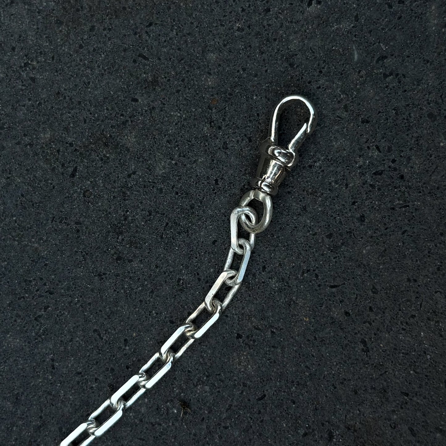 AGOANCHOR NECK-CHAIN