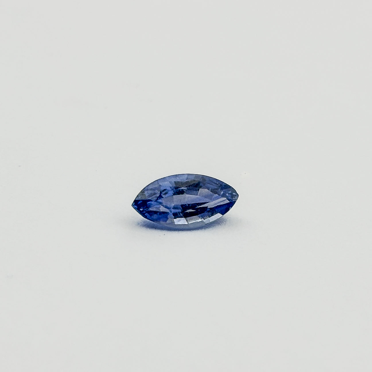 Ceylon Sapphire (marquise cut, 8x4mm)