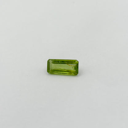 Peridot (emerald cut, 12x6mm)