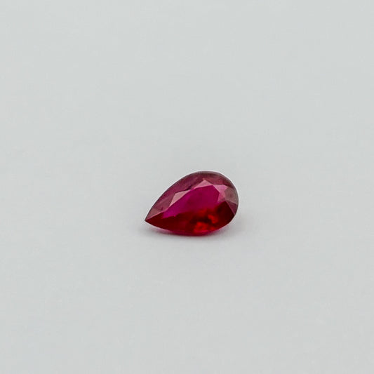 Ruby (pear cut, 6x4mm)