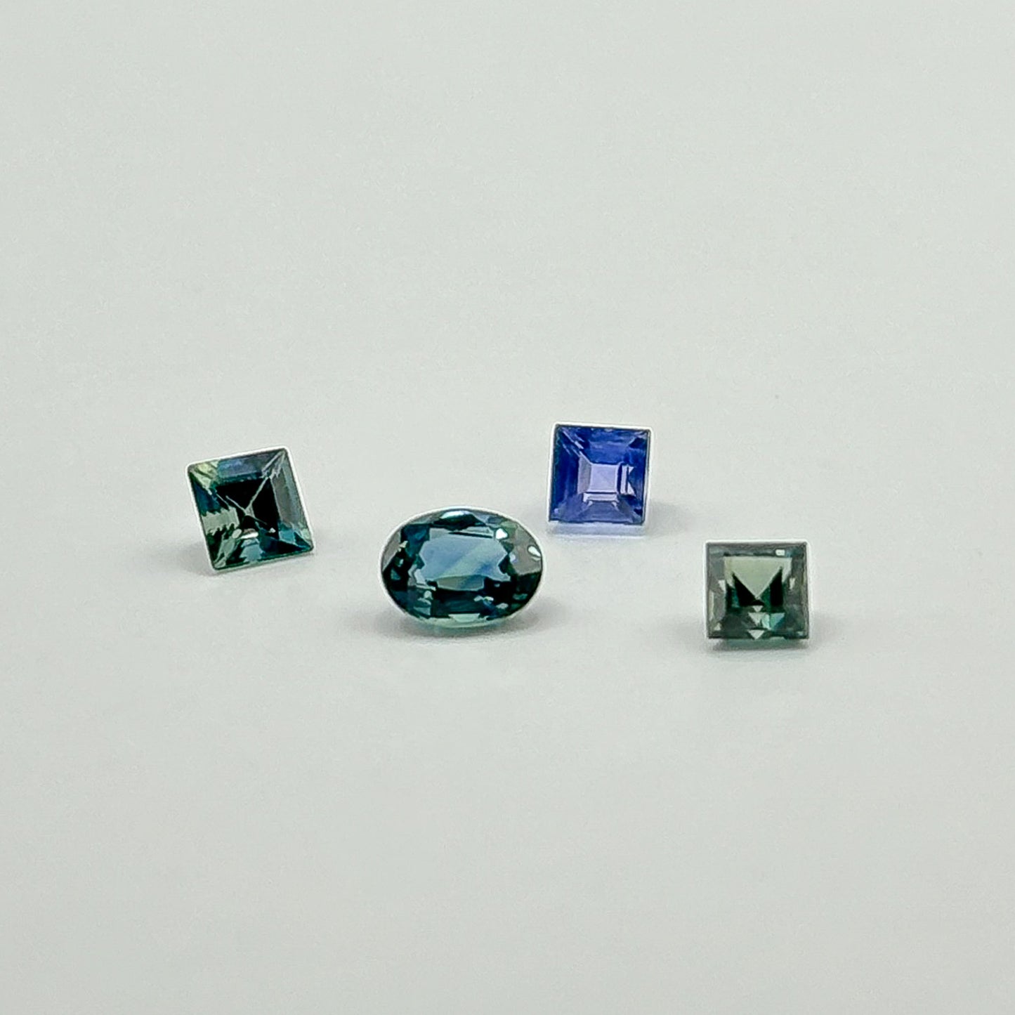 Australian Sapphire (carre cut, 2.75mm)