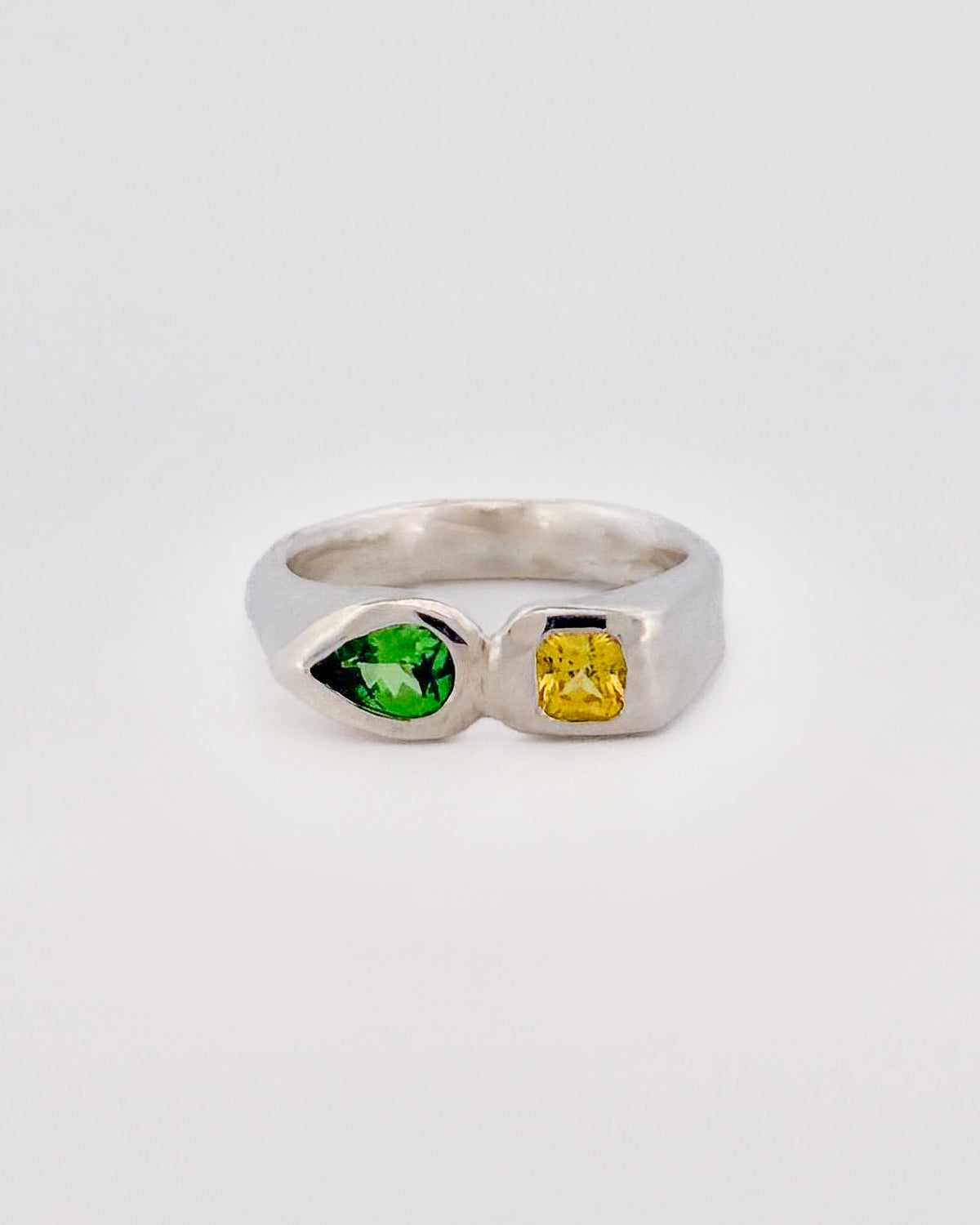 JUDE Ring in sterling silver, set with a pear-cut tsavorite garnet and Asscher-cut Ceylon sapphire. Handmade in Melbourne by AGOVIA.