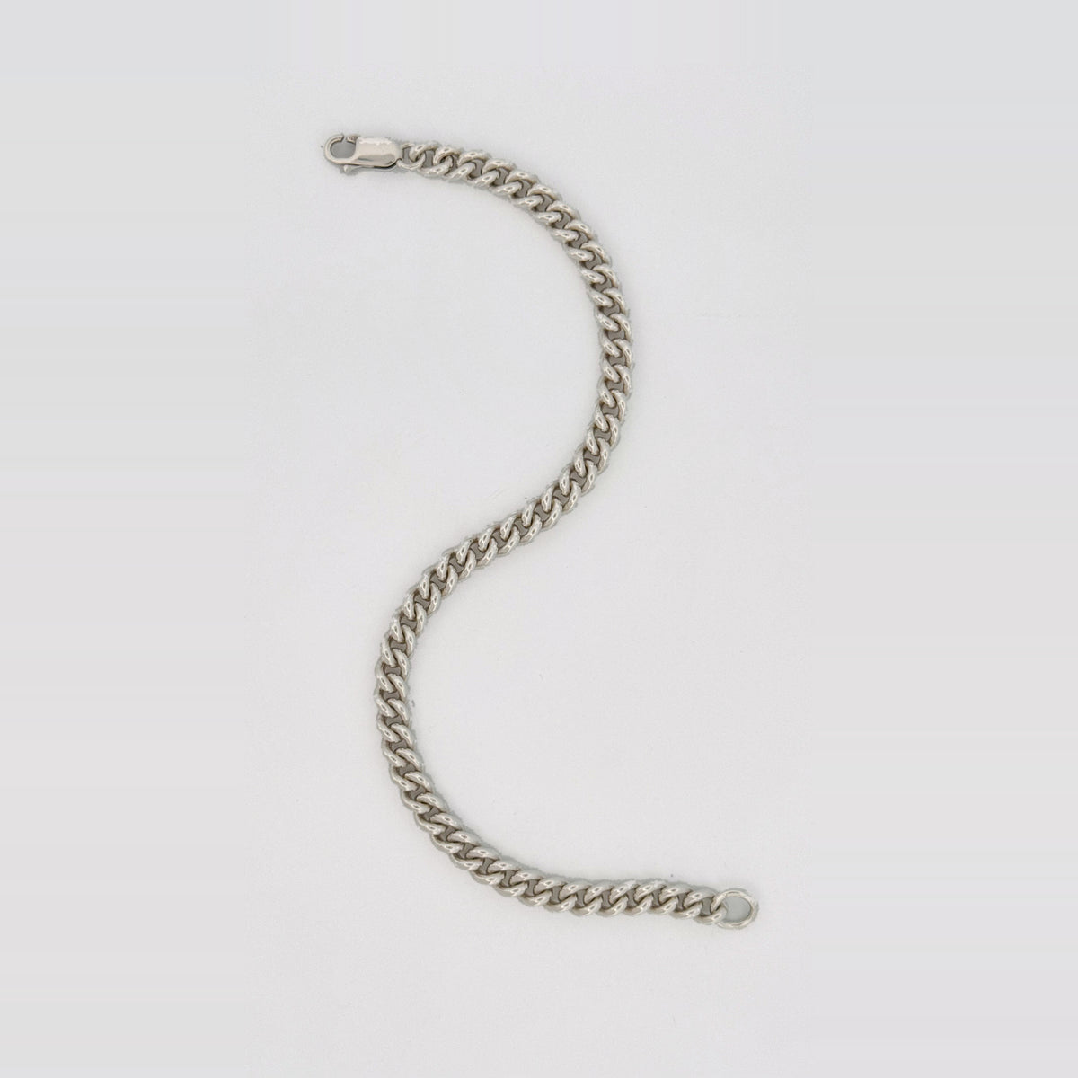 CASPER wrist chain in sterling silver, laid open, full length.