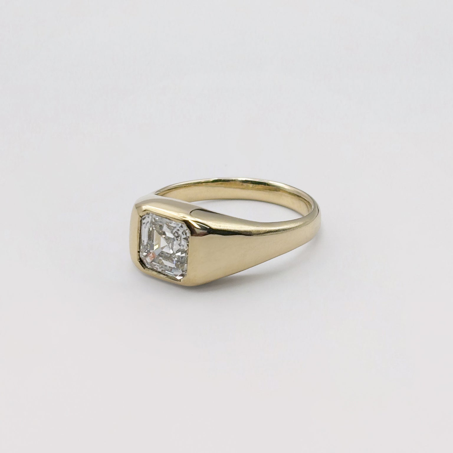 Agovia Gold Diamond ADONIS Signet Ring 01 Front