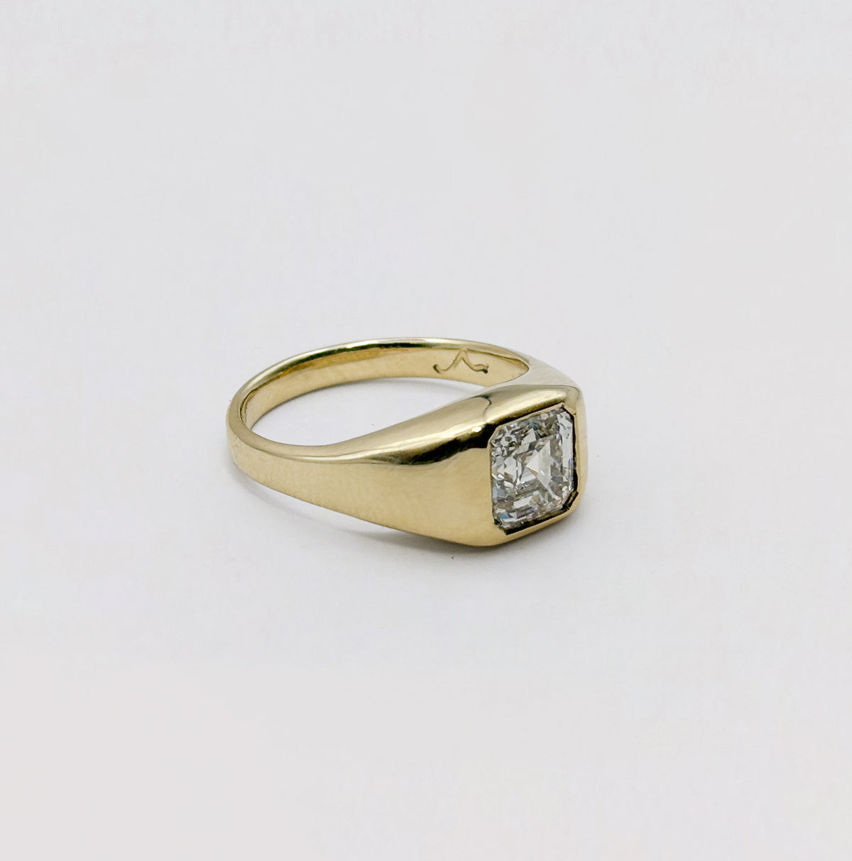 ADONIS Ring in 9ct yellow gold, set with a 2ct lab-grown diamond, side view. Handmade in Melbourne by AGOVIA.