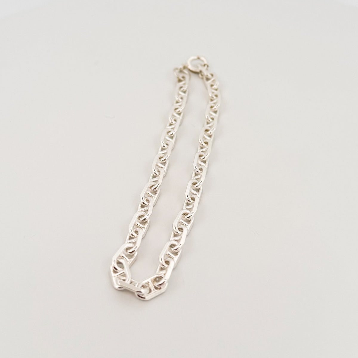 MARINER wrist chain in sterling silver, angular mariner links with a bolt ring clasp. Italian-made for AGOVIA.