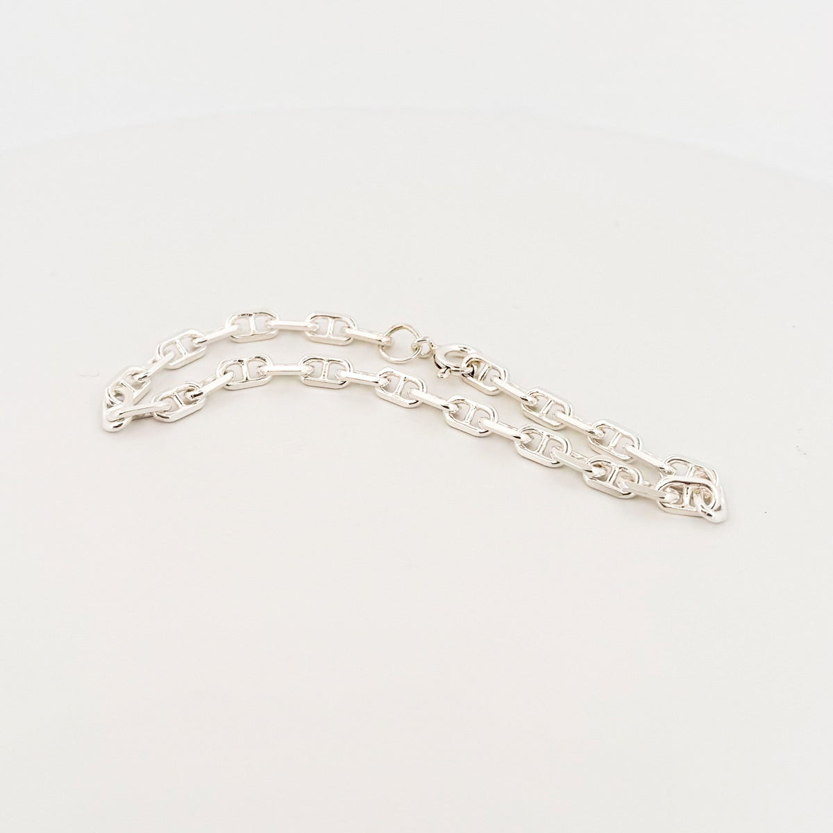 MARINER wrist chain in sterling silver, angular mariner links with a bolt ring clasp. Italian-made for AGOVIA.