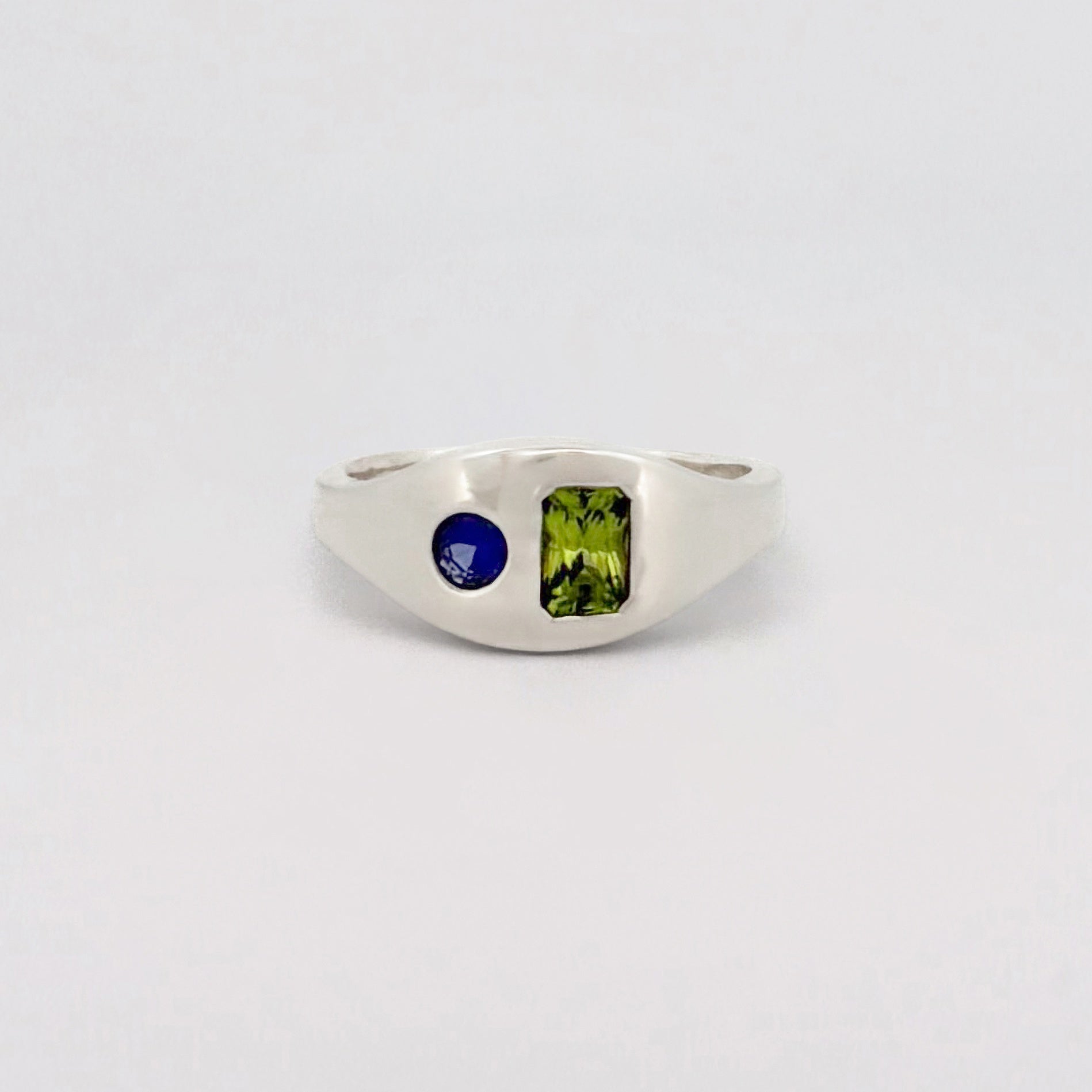 MILO signet ring in Argentium silver, set with a Ceylon sapphire and Pakistani peridot. Handmade in Melbourne by AGOVIA.