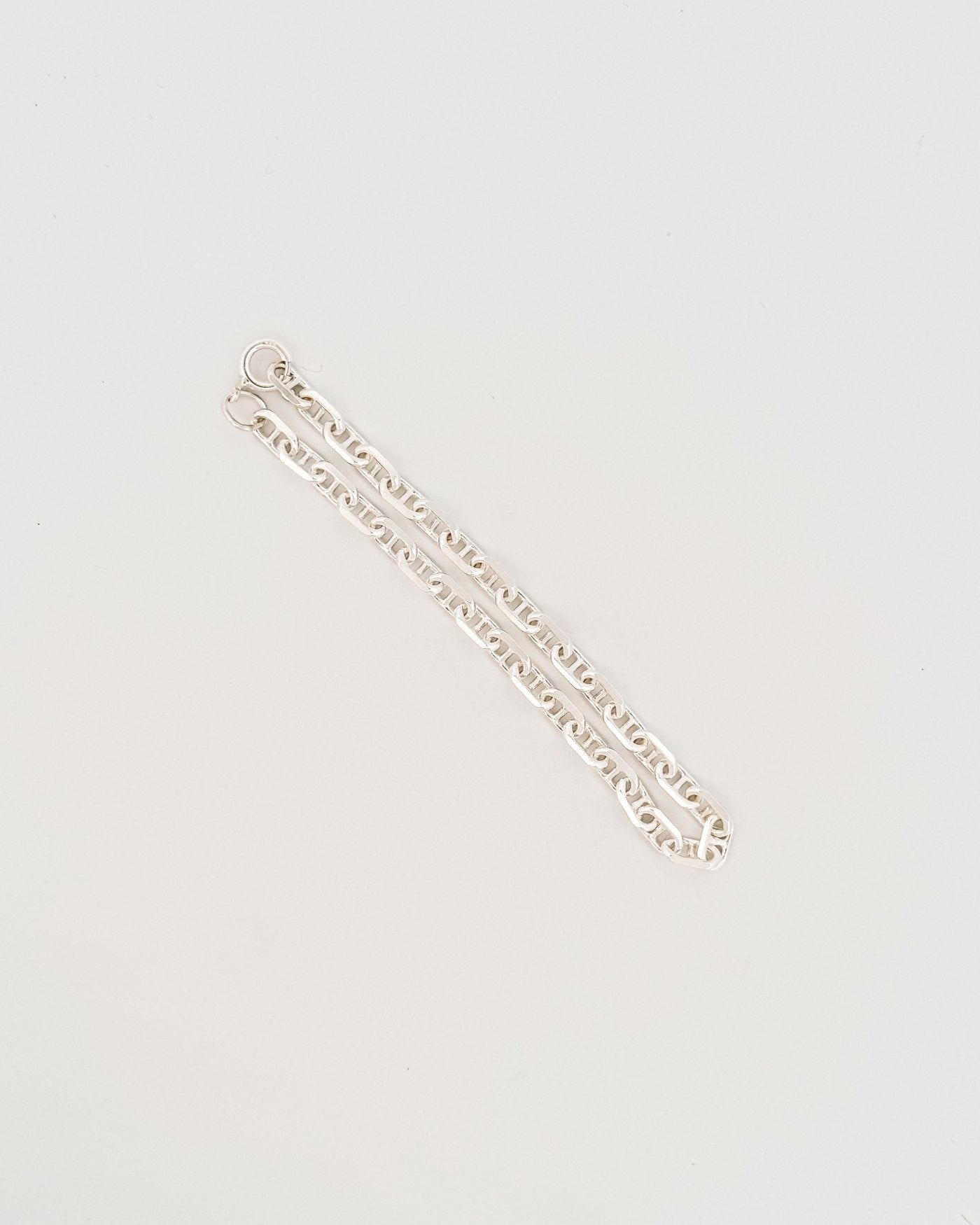 MARINER Chain in sterling silver, straight flat-lay